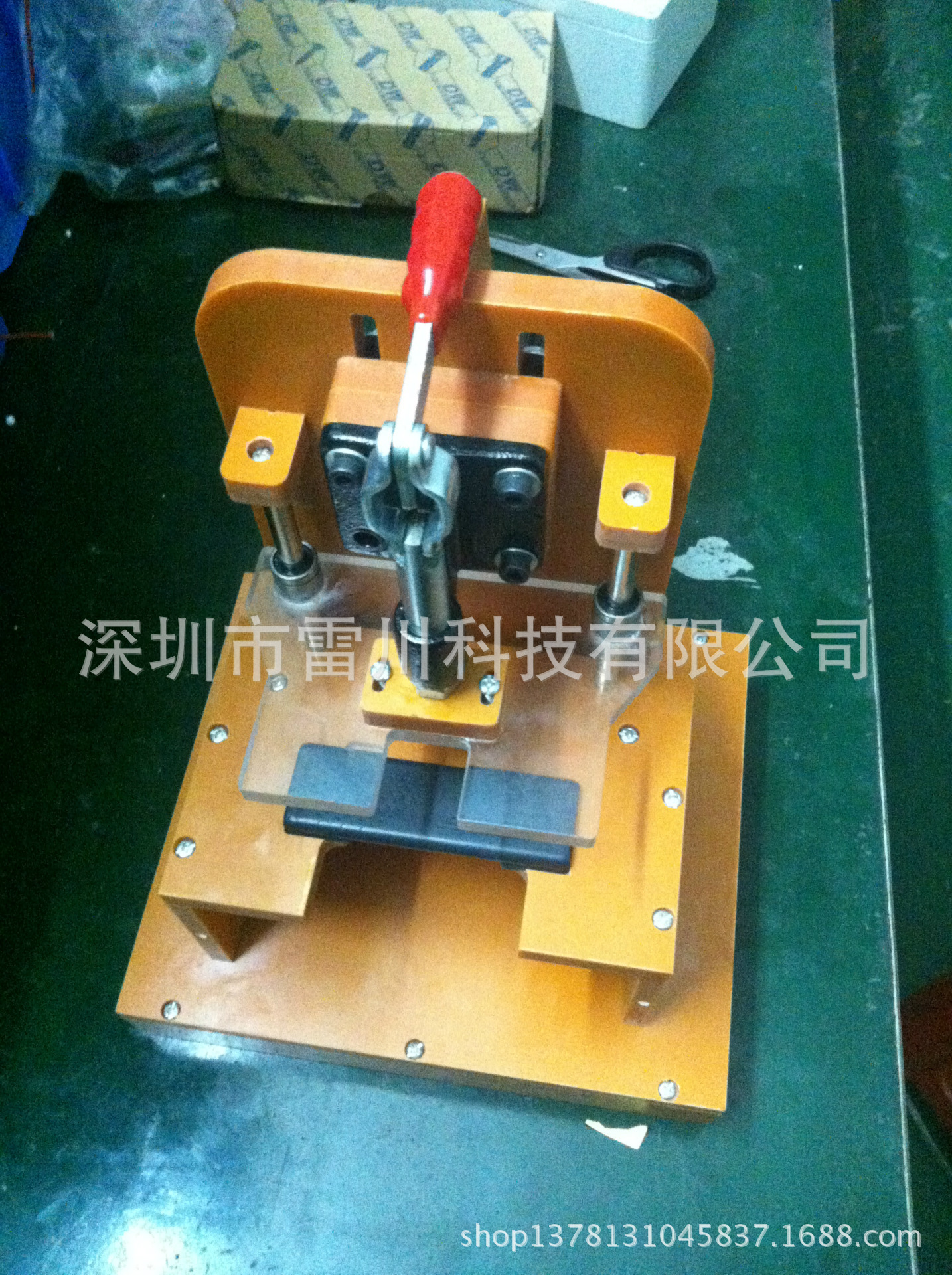 廠家供應(yīng)點(diǎn)膠保壓工裝與夾具 提升生產(chǎn)精度的關(guān)鍵工具